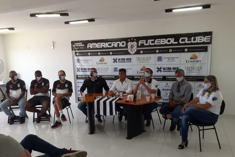 Coletiva de imprensa do Americano