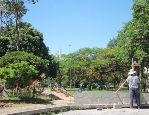 Obra na pra�a S�o Benedito