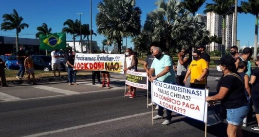 Comerciantes fazem protesto (Foto: Genilson Pessanha)