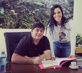 Dr. Marcus Vin&iacute;cius e a esposa Camila Andrade viraram r&eacute;us