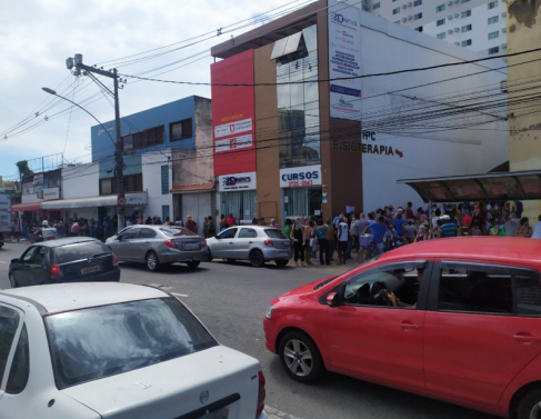 Desordem na vacina��o em Campos (Fotos do leitor)