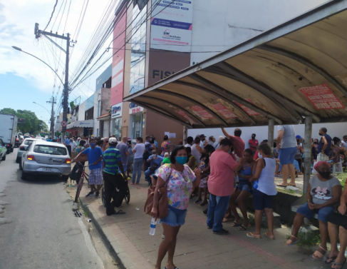 Desordem na vacina��o em Campos (Fotos do leitor)