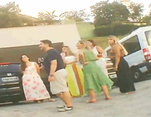 Descumprindo o pr�prio decreto, Castro promoveu festa em Itaipava