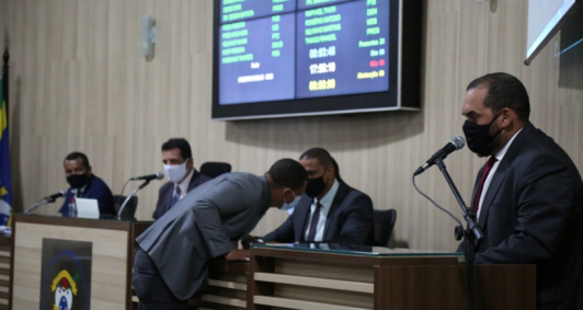 Sessão plenária na Câmara de Campos