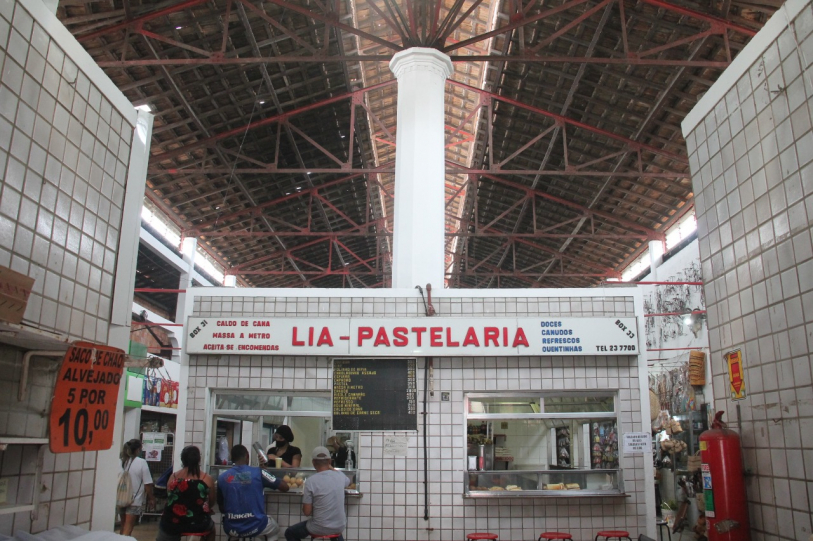Azulejos nas bancas so uma das caractersticas do mercado