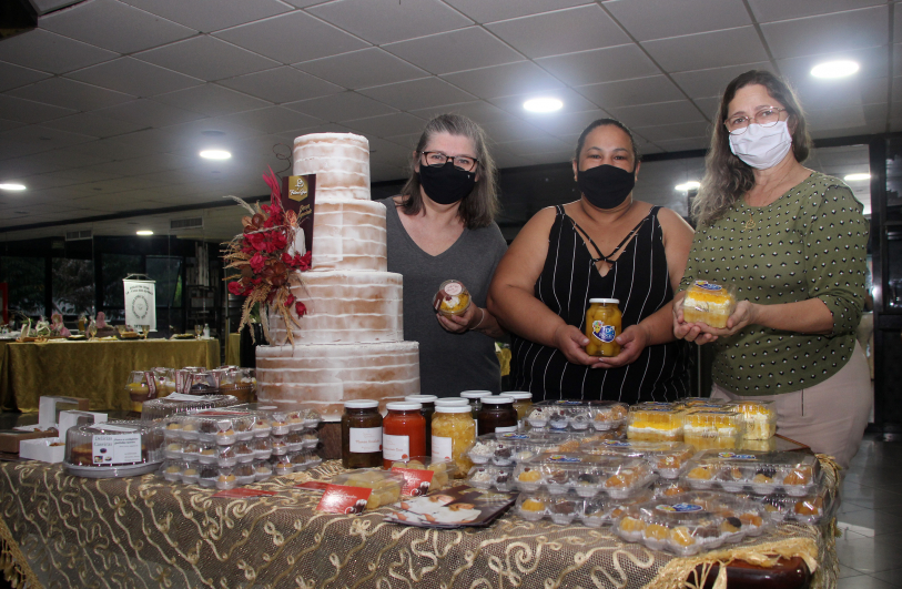 Foyer do Trianon recebe exposi��o que re�ne doceiras e artes�s