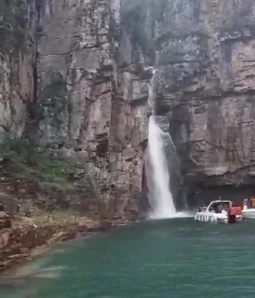 Imagem do local onde desabou o pared�o em Capit�lio