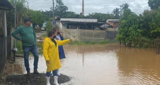 Em Italva, rio Muria&eacute; tamb&eacute;m transbordou