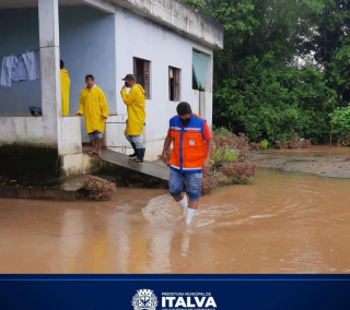 Cheia do rio Muriaé em Italva