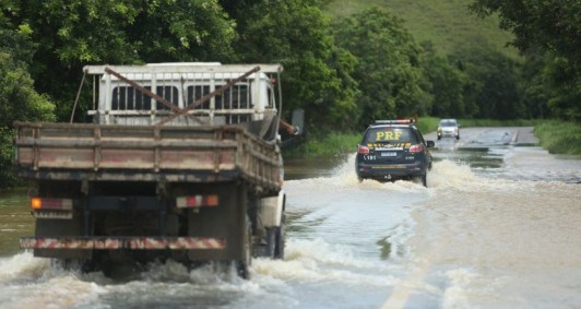 Alagamento na BR 356 (Fotos: Rodrigo Silveira)