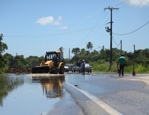 BR 356 com mais um trecho alagado (Fotos: Rodrigo Silveira)