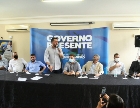 Governador Cludio Castro assina compromisso com Projeto Fnix (Fotos: Rodrigo Silveira)