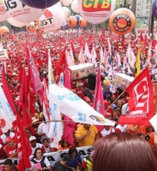 Atos das centrais sindicais, 1 maio no Brasil. 