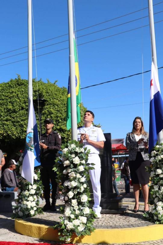 Hasteamento das bandeiras no Dia da Cidade, em SJB