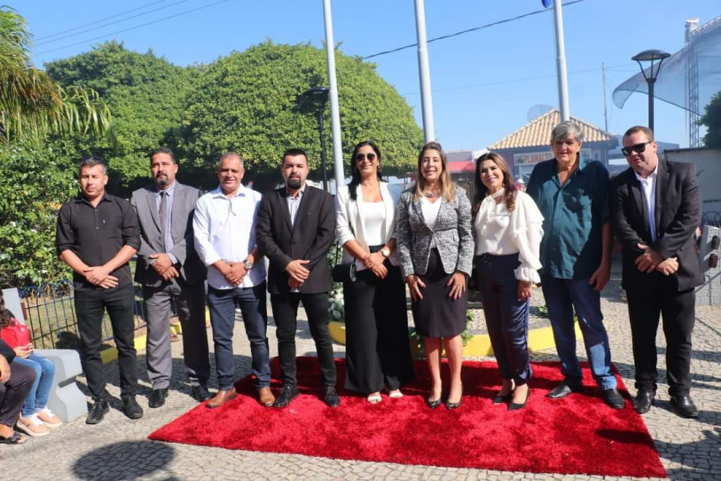 Prefeita citou os vereadores de oposi&ccedil;&atilde;o e fez foto com alguns deles