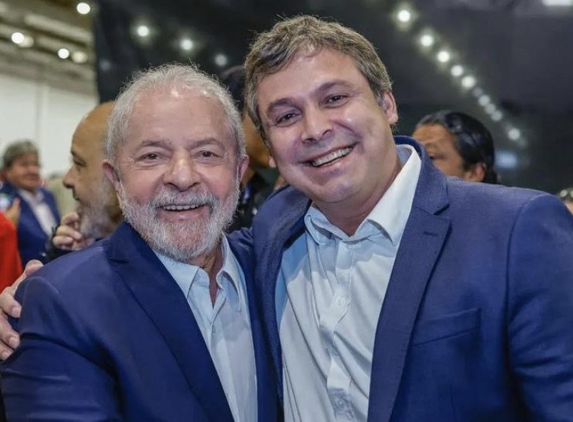 Lula e Lindbergh durante lan&ccedil;amento de candidatura do ex-presidente