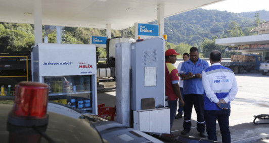 Procon-RJ fiscaliza postos de combustíveis