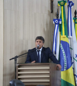 Silvinho Martins l&ecirc; relat&oacute;rio sobre &Aacute;guas do Para&iacute;ba