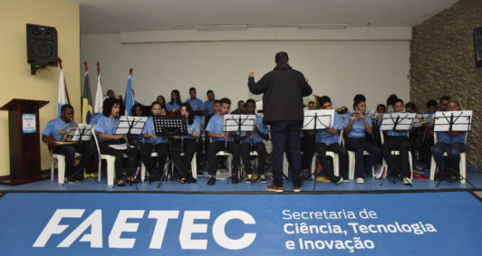 Curso de instrumento musical na Faetec