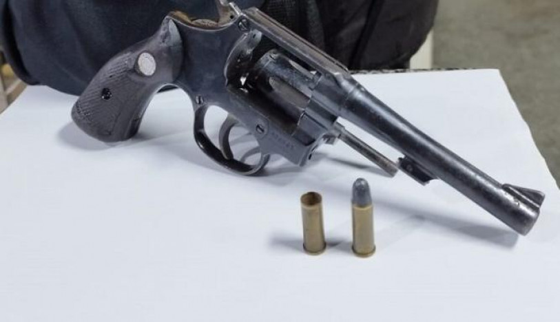 Arma foi recolhida pela polcia