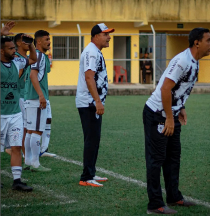 Tinoco, técnico do Americano