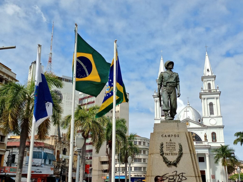 Hasteamento de bandeiras marcou abertura da Semana da Pátria em Campos na última quinta