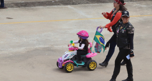 Desfile c�vico no Cepop