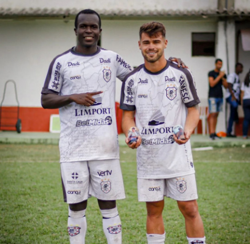 Jones Carioca e Pepeu anotaram os gols alvinegros