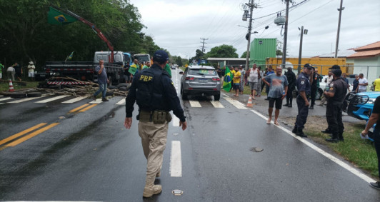 Rodovias federais fechadas (Fotos: Genilson Pessanha)