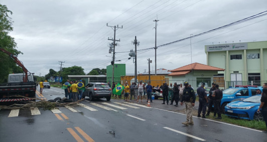 Rodovias federais fechadas (Fotos: Genilson Pessanha)