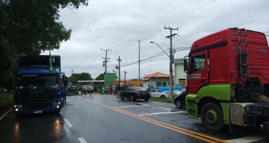 Rodovias federais fechadas (Fotos: Genilson Pessanha)