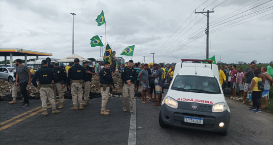 Rodovias federais fechadas (Fotos: Genilson Pessanha)