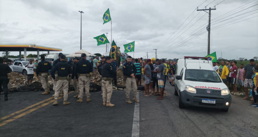 Rodovias federais fechadas (Fotos: Genilson Pessanha)