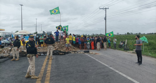 Rodovias federais fechadas (Fotos: Genilson Pessanha)
