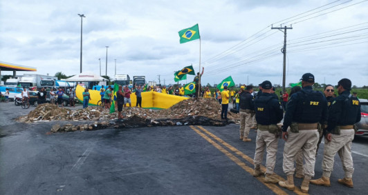 Rodovias federais fechadas (Fotos: Genilson Pessanha)