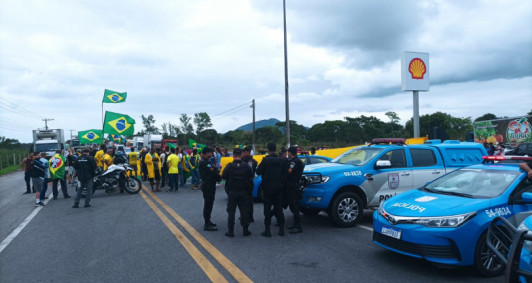 Rodovias federais fechadas (Fotos: Genilson Pessanha)