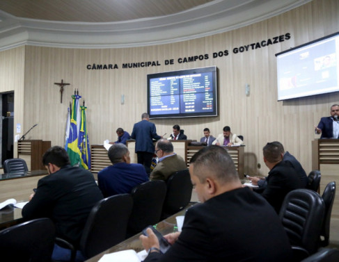 Câmara de Campos pede abono de Natal de R$ 2 mil para servidores Folha1 -  Política