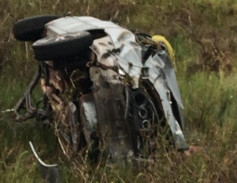 Carro destru&iacute;do em acidente em SFI