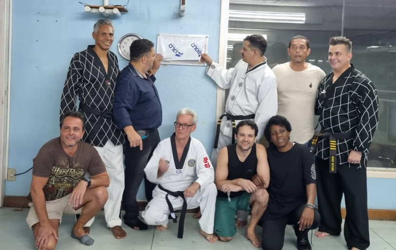 Atletas descerraram placa na Academia Nova Esta&ccedil;&atilde;o