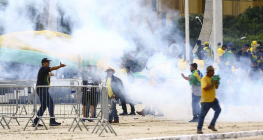 Manifestantes invadem Congresso, STF e Pal�cio do Planalto.