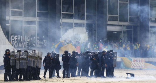 Manifestantes invadem Congresso, STF e Pal�cio do Planalto.