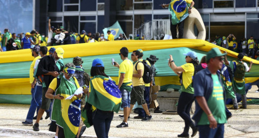 Manifestantes invadem Congresso, STF e Pal�cio do Planalto.