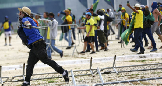 Manifestantes invadem Congresso, STF e Pal�cio do Planalto.