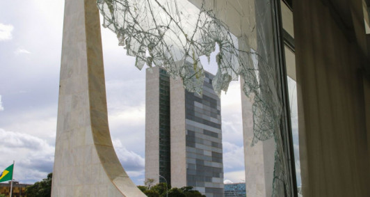 Janelas danificadas no Palácio do Planalto em ataque