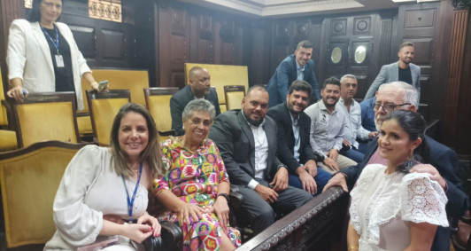 Vereadores acompanhados de alguns assessores na Alerj 