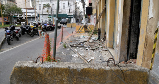 Escombros do Hotel Flávio (Foto: Rodrigo Silveira)