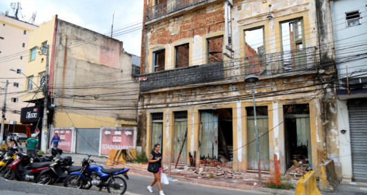 Escombros do Hotel Flávio (Foto: Rodrigo Silveira)