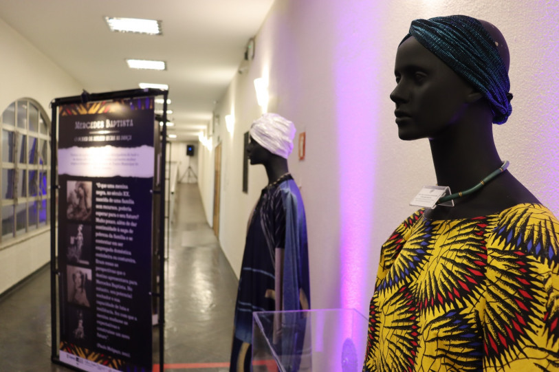 Mostra gratuita em cartaz tem figurinos de Mercedes Baptista