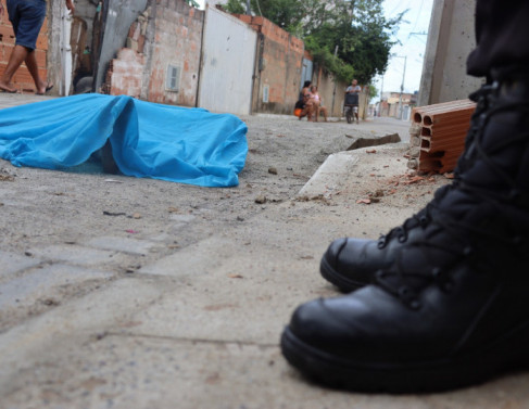 Homic&iacute;dio no Cidade Luz (Fotos: Genilson Pessanha)