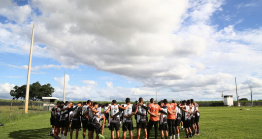 Treinamento do elenco do Americano 